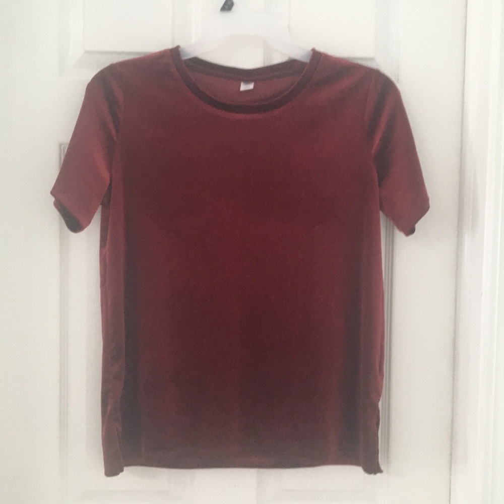 2/$15🦋 Dark red soft velour feel top.